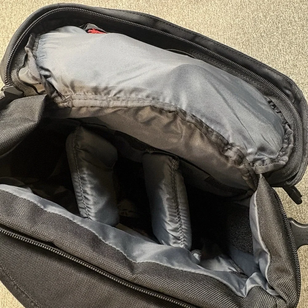 Tamrac Velocity 8X 5768 Sling Camera Bag Black Gray DSLR Case